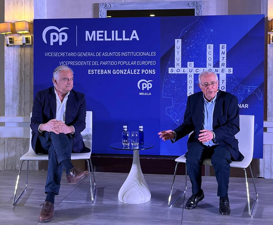 El presidente Imbroda, agradece la presidencia de vicesecretario de Acción Institucional del Partido Popular  y Vicesecretario del PP Europeo, Esteban González Pons en Melilla.