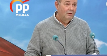 “El Partido Popular no se ha olvidado de la irresponsabilidad del consejero de Salud Pública al incumplir la normas que él mismo dictó. A pesar de ello y de su ausencia, ahí sigue sin aún haber dimitido”. 