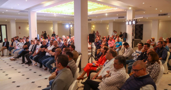 Importante presencia de empresarios locales. Escuchamos sus propuestas. 