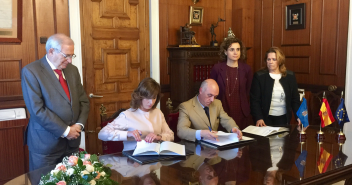 Firma del Convenio con la Ciudad. Autónoma para la Prevención del Cáncer de Colon.