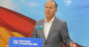 Miguel Marín pide a las Fuerzas y Cuerpos de Seguridad del Estado que “investiguen lo que está ocurriendo entre las oficinas de Correos y la sede de Coalición por Melilla, donde deambulan a diario decenas de personas”