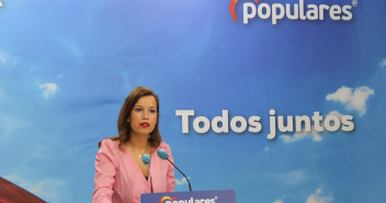 Advierte a la Sra. Treviño que “se equivoca”. 