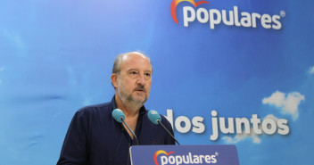 “A Coalición por Melilla se le ve el plumero tratando de contentar con el precio de los borregos a quienes se negaban a sacrificar animales procedentes de la Península”.