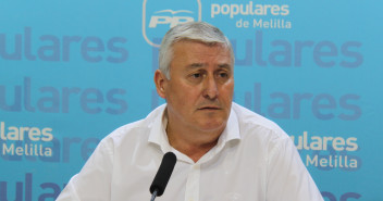 “La preocupación de los menores y mayores que pasan a Melilla es de todo el Gobierno, Delegación, Cuerpos y Fuerzas de Seguridad del Estado y por supuesto, de los melillenses. En definitiva, un tema complejo que requiere soluciones complejas”