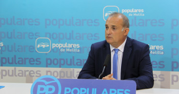 Recuerda al PSOE de Melilla que “poner más vuelos es una decisión exclusiva de las compañías aéreas, empresas privadas que actúan buscando una rentabilidad económica”