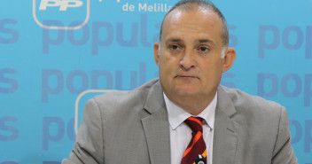 Javier Lence, considera “alucinante” que en “vez de quejarse la oposición de que el Estado invierte poco en Melilla, lo hagan de lo contrario, de invertir mucho. Este es el nivel y lo que tenemos en frente”.