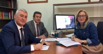 Carmen Dueñas, Daniel Ventura y J.M Calzado trabajan en la Ponencia 