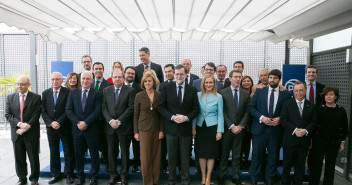 Foto de familia de todos los presidentes regionales del Partido Popular con Mariano Rajoy tras haber mantenido una reunión en la Sede Nacional.
