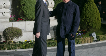 Juan José Imbroda, ha sido el primer presidente autonómico en llegar a la VI Conferencia de Presidentes, en donde ha sido recibido por Pío García Escudero.