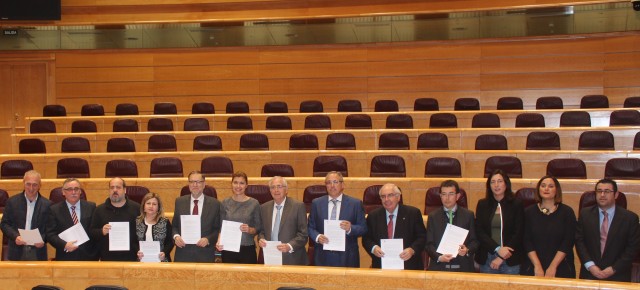 Mesa y portavoces de la Comisión General de Comunidades Autónomas que preside Juan José Imbroda