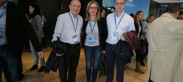 Mª del Carmen Dueñas, Diputada nacional por Melilla junto a sus compañeros del PP de Ceuta en la Convención Nacional 