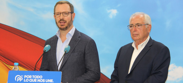 Javier Maroto y Juan José Imbroda en rueda de prensa. 